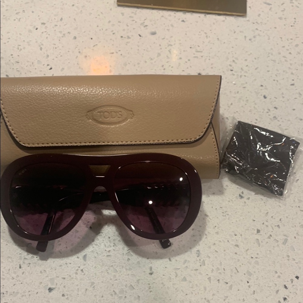 Tod's Sunglasses and Tan Leather Case - Picture 2 of 6